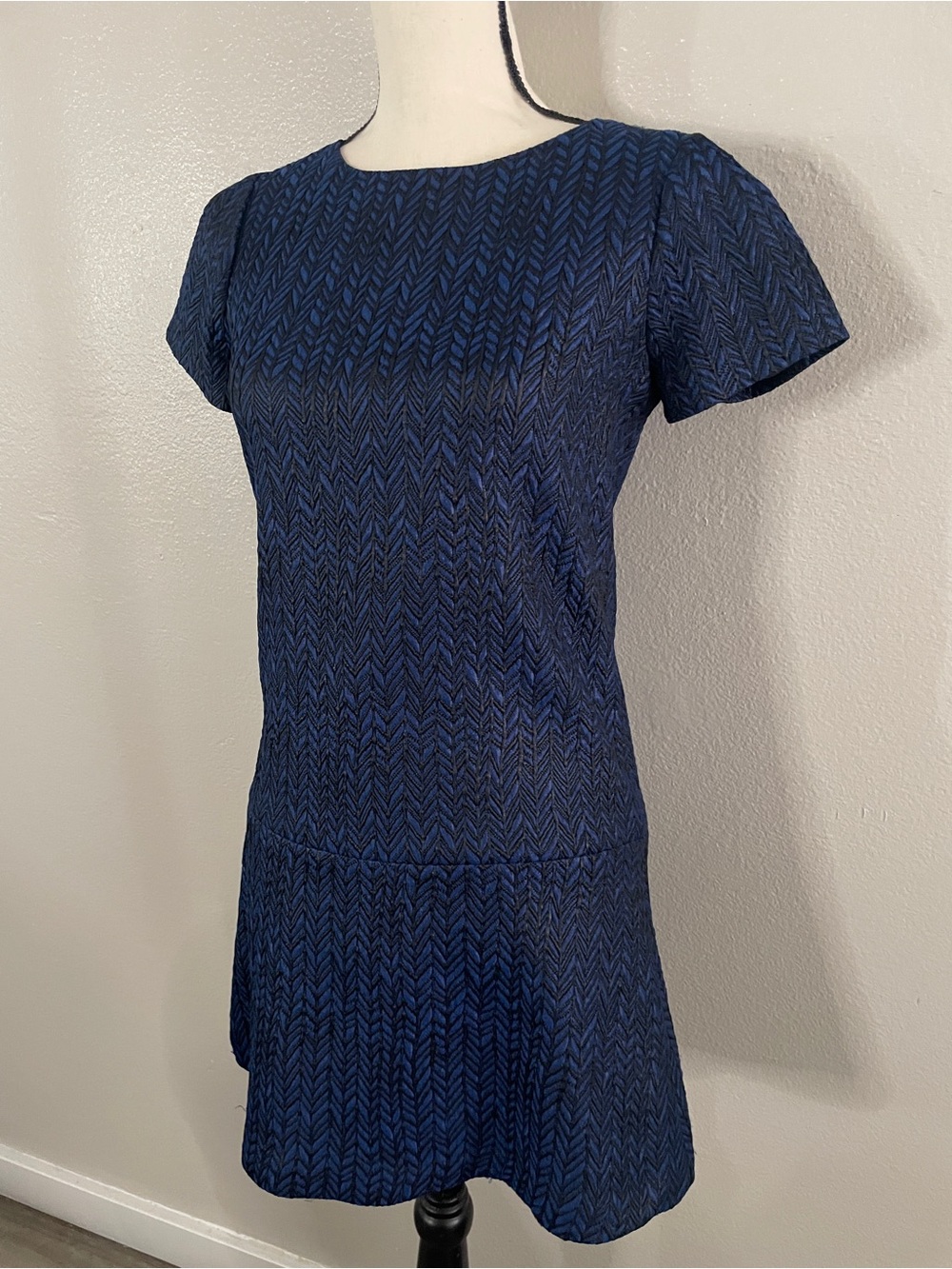Alice + Olivia Navy Chevron Short-Sleeve Mini Dress - Picture 7 of 12
